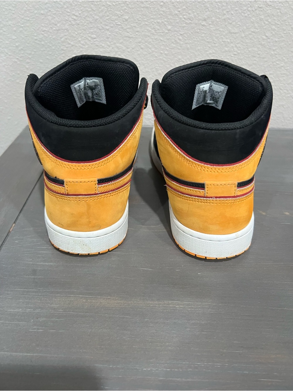 Nike Air Jordan 1 Mid SE Men's High-Top Sneakers in Black and Vivid Orange - Picture 4 of 8